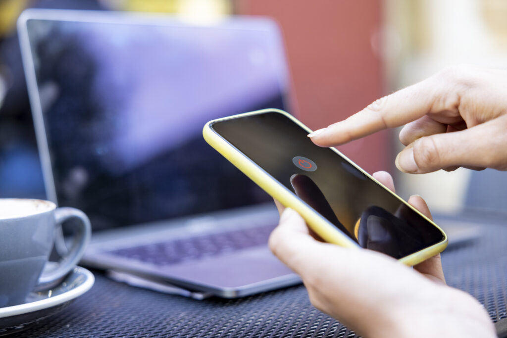 Derecho a la desconexión digital: qué es y cómo afecta a trabajadores y empresas en 2025